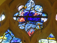 stutton church suffolk (11) c21 glass by thomas denny 2001