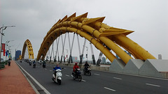 Le pont dragon / The dragon bridge