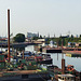 Binnenschiffhafen mit Hamburger Skyline