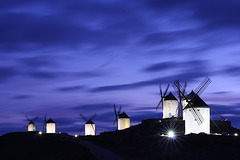 Sept Moulins de nuit, en Espagne