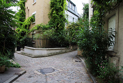 Une âme de village avec des ruelles pavées , Paris 13 ème