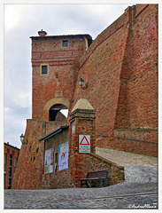 Cisterna d'Asti Castel (entrance)