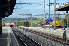 IR 15 Zugnummer 2514 nach Genf Aeroport, verlässt den Bahnhof Romont