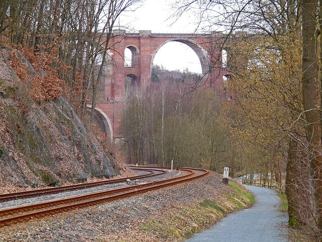 Elstertalbrücke vom Bahnhof Barthmühle