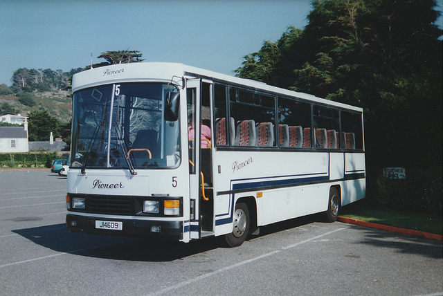 Pioneer Coaches 5 (J 14609) - 4 Sep 1999
