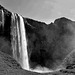 Seljalandsfoss: der abenteuerliche Wasserfall - Seljalandsfoss: the exciting waterfall