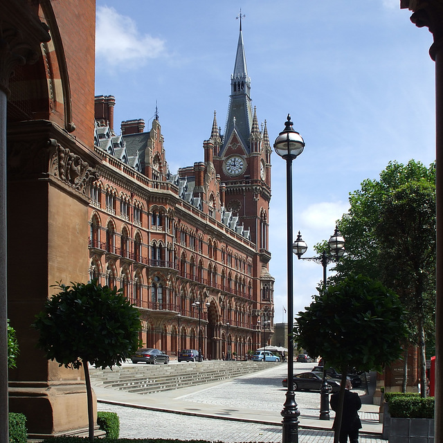London - St Pancras from hotel loggia (2) 2014-06-17