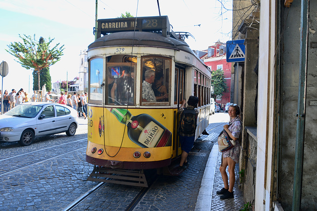 Lisbon 2018 – Eléctrico 579 with an extra passenger