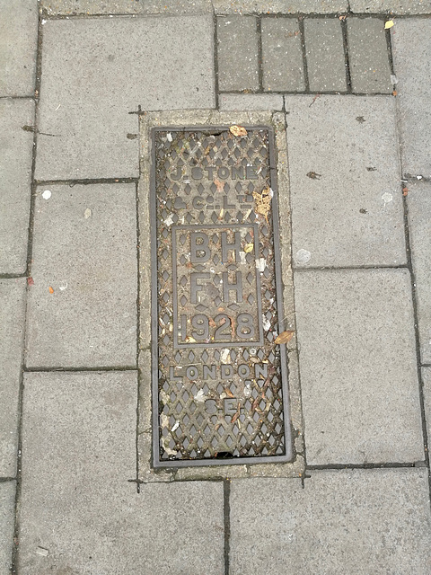 London 2018 – Fire hydrant from 1928