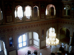 Overview to the restaurant room.