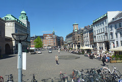 Copenhague, esta Plaza en invierno la usan para patinar sobre el hielo