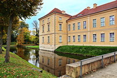 Schloss Rheinsberg, Stadtseite links