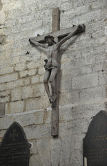 Christ en bois sculpté.