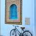 Kairouan : prima la porta , ora la finestra e la bicicletta