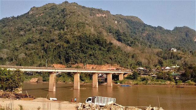 Vue sur un pont du Laos