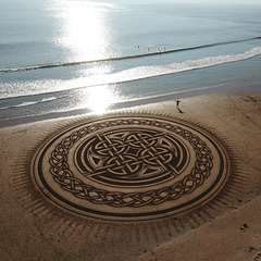 O&S - Celtic beach art