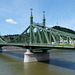Budapest: Donau mit Freiheitsbrücke und Straßenbahn
