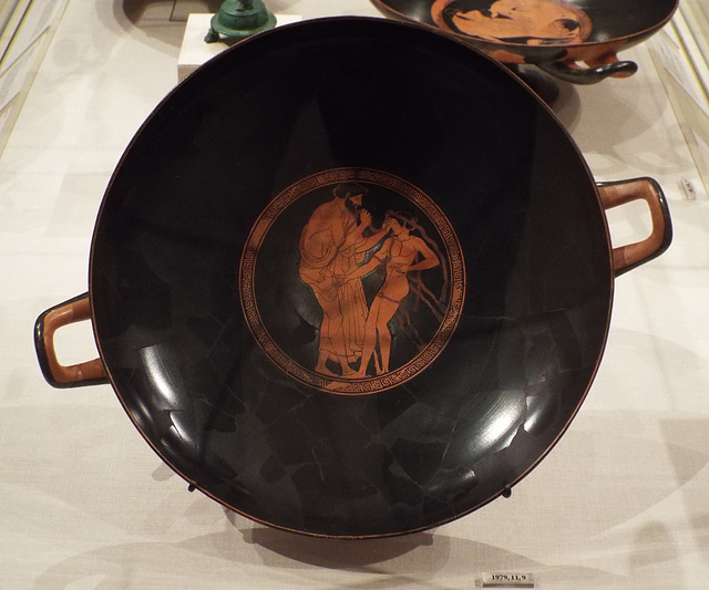 Terracotta Kylix Signed by Hieron as Potter & Attrib Makron2 MetMuseum April 2017