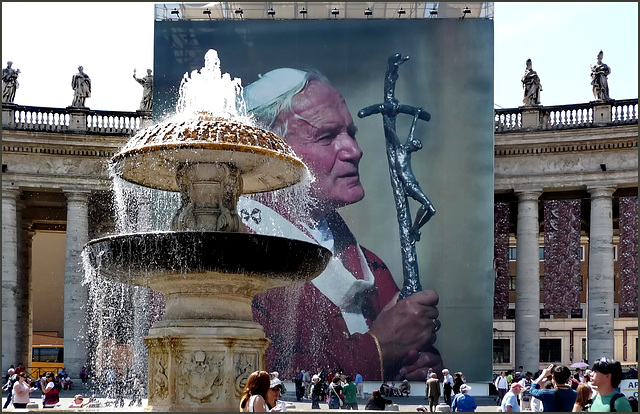 Vaticano : Karol Wojtyła in piazza San Pietro - canonizzato nel 2015 diventa : San Giovanni Paolo II