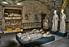 Les gisants d’Anne d’Auvergne et de Louis II de Bourbon.(Palais des Papes )