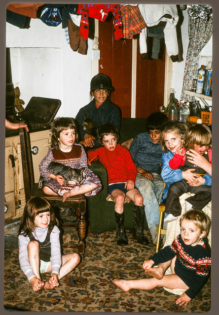 0212 eight nephews and nieces 26-09-1982 smaller