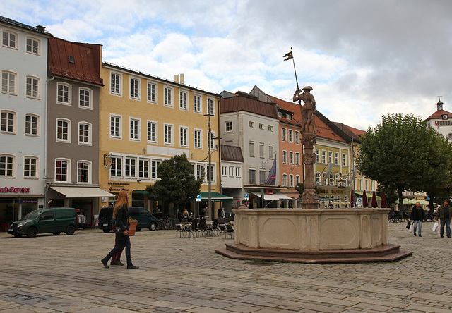Traunstein, Stadtplatz mit Lindlbrunnen