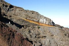 Unterwegs zum Roque de los Muchachos. Vulkanische Schichten. ©UdoSm