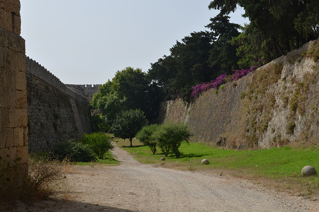 The Fortress of Rhodes, The Path Between Western Walls