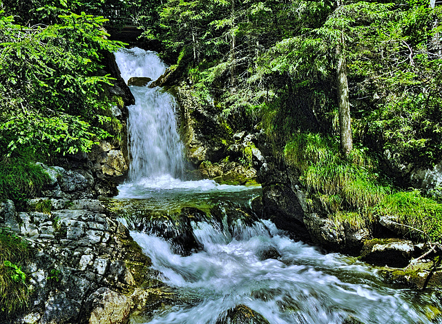 Ein Wasserfall - A waterfall - HFF