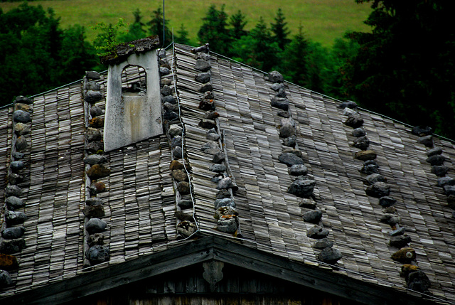 Dach mit Steinen