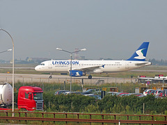 Airbus A320 von Livingston Air