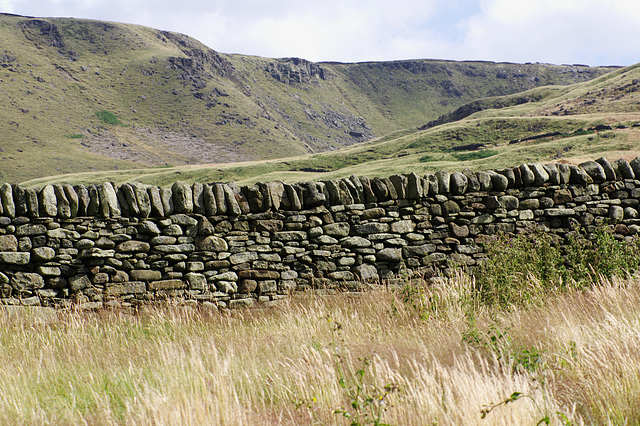 Over the wall - Dog Rock, Dowstone Clough, Bleaklow
