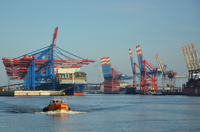 Betrieb im Hamburger Hafen