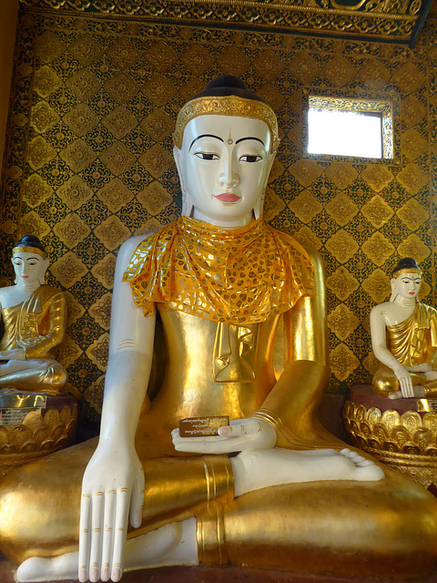 Buddha mit anderem Tuch