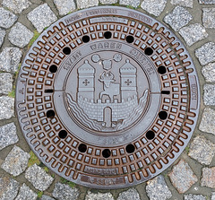 Kanaldeckel mit Wappen von Waren (Müritz)