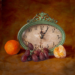 Clock with grapes and oranges