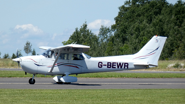 Reims Cessna F172N Skyhawk G-BEWR