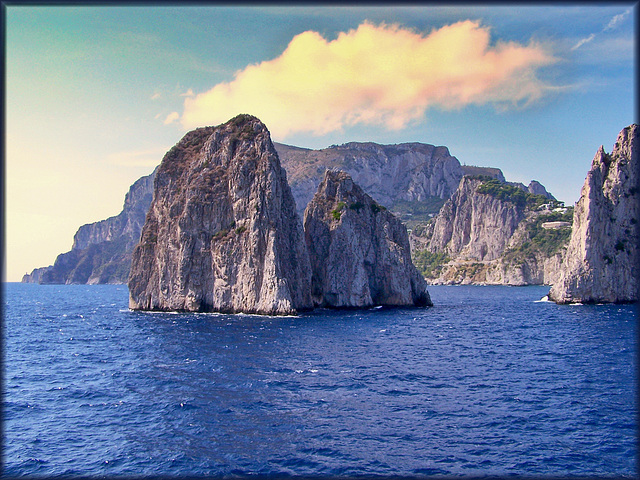 Capri : Navigazione sui faraglioni -