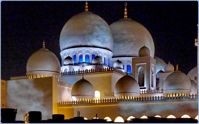 AbuDhabi : la più grande e preziosa moskea dei tempi moderni -