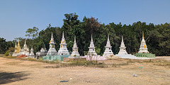 Buddhist monks' graveyard / Cimetière de moines bouddhistes