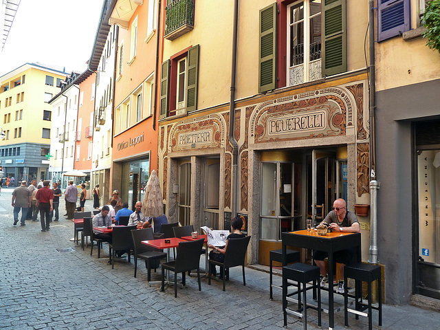 Geniessen in der Altstadt von Bellinzona