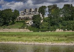 Living riverside the Elbe