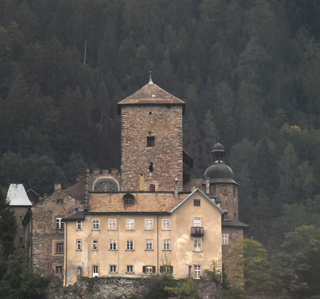 Domleschg- Ortenstein Castle