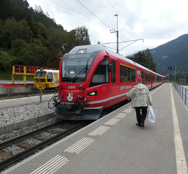 Tiefencastel- Arrival of the Glacier Express