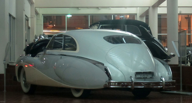 Classic Automobile In A Showroom On Van Ness (2571)