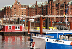 Rot&Blau: Hamburger Binnenhafen mit Speicherstadt