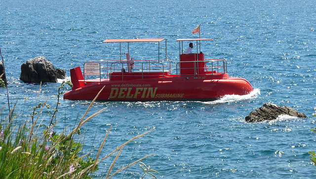 Herceg Novi- Delfin Semi-submarine Negotiating the Rocks