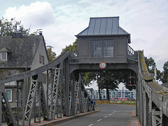 Köln-Deutz, Drehbrücke über das Hafenbecken