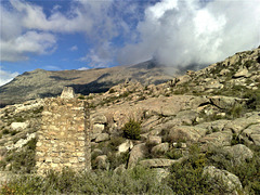 Sierra de La Cabrera with Mondalindo as a backdrop.