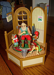 Santa at rest - music box